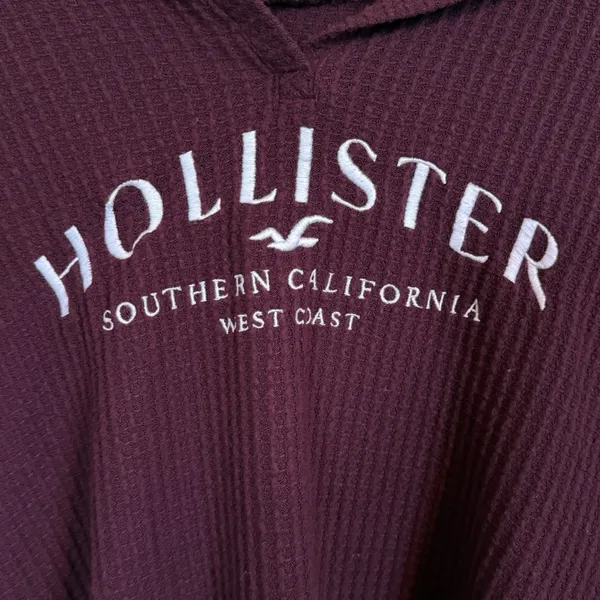 Hollister Burgundy Waffle Oversized Cropped Hoodie Sweater Medium - Image 5