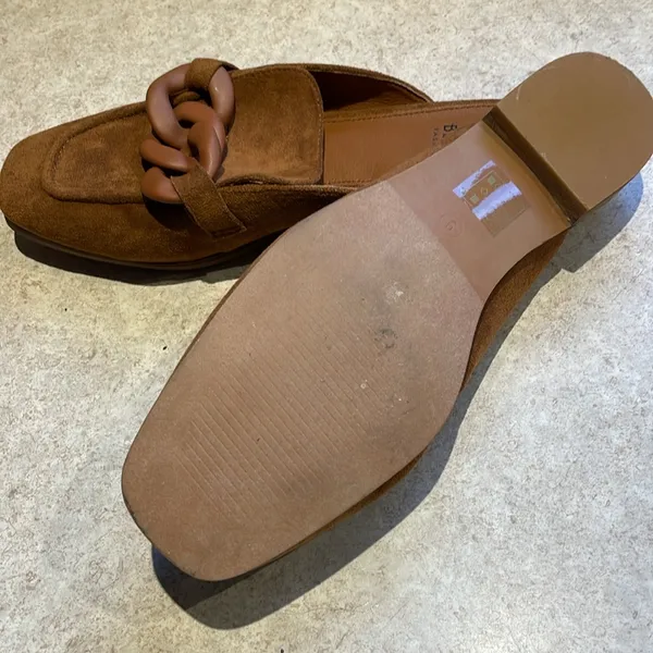 BEAST FASHION Chestnut Loafers with Chain Detail - Image 6