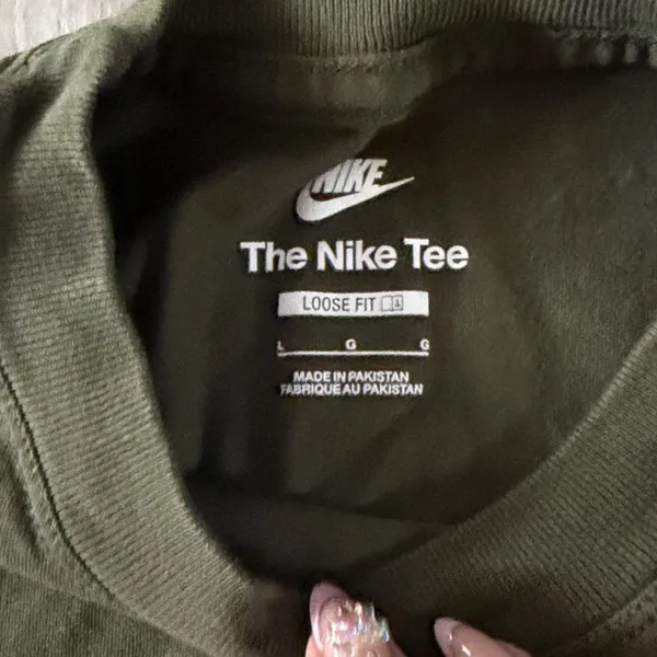 Nike Women's Red and Green Crop-top - Image 2