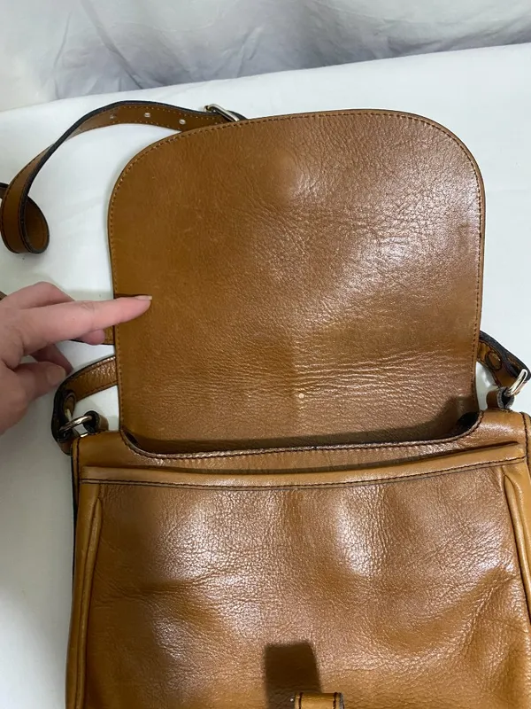 Vintage Tan Leather Crossbody Shoulder Bag Adjustable Strap Magnetic Closure - Image 4