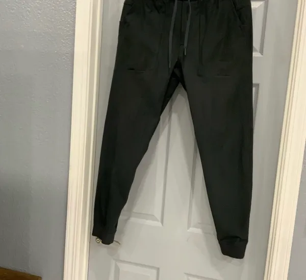 Comfortable black joggers by Lululemon Athletica. Ideal for active or casual wear. Lululemon Men’s Pants size M - Image 7