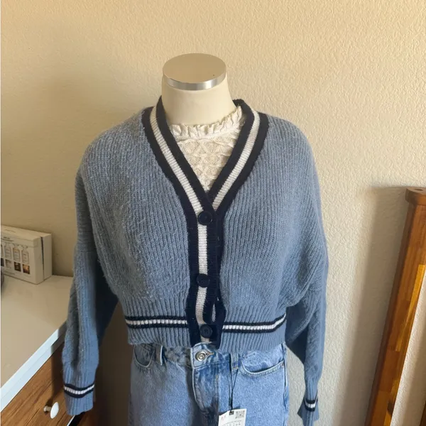 YesStyle Blue and White Cardigan - Image 5