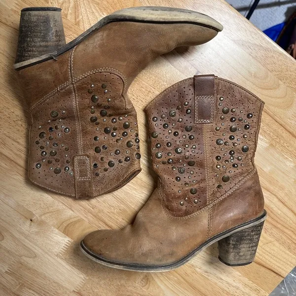Steve Madden Studded Brown Leather Boho Western Cowboy Boots, Size 7, Pre Loved - Image 3
