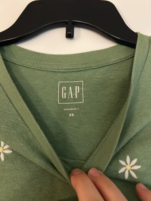 Gap Flower baby tee - Image 3