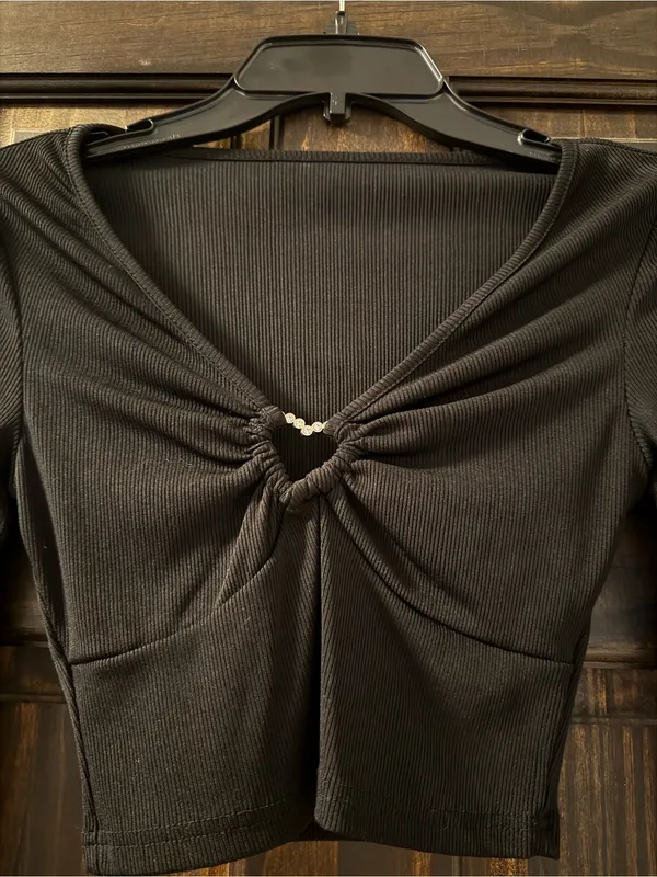 SheIn Black Long-Sleeve Heart Front Crop Top - Image 2