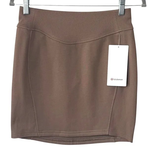 NEW Lululemon Scuba‎ Mid Rise Mini Skirt Color Taupe Athleisure Comfort Chic S - Image 2