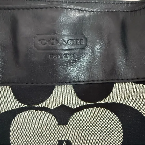 Coach Black and Cream Signature Shoulder Bag - Image 2