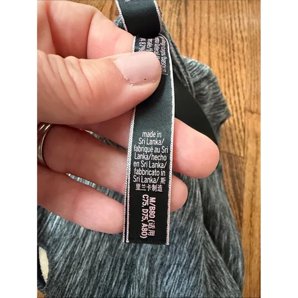 Victoria's Secret Gray Heather Twist-Front Sports Bra Size Medium - Image 4