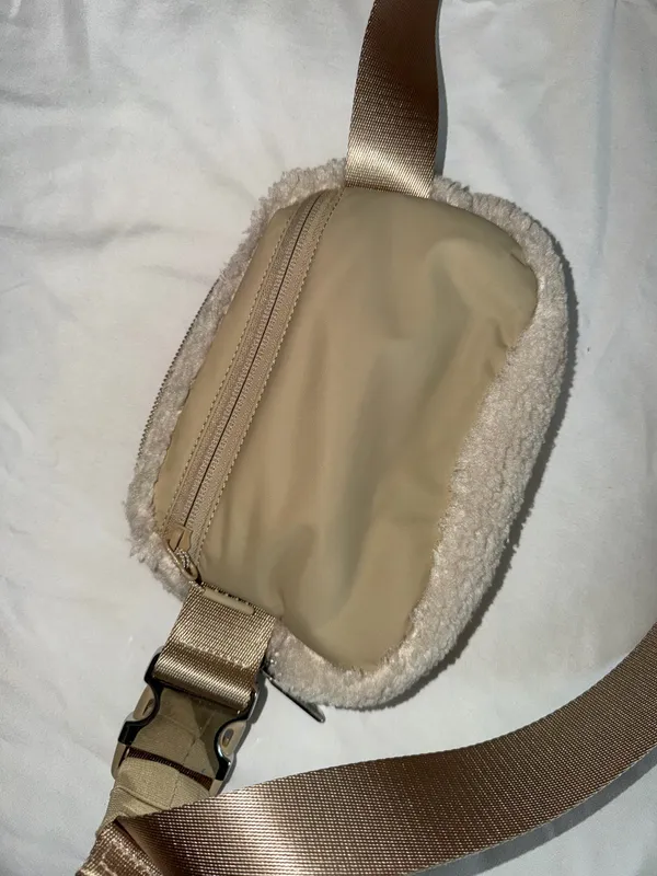 Lululemon Sherpa Belt Everywhere Bag Fleece - Image 6