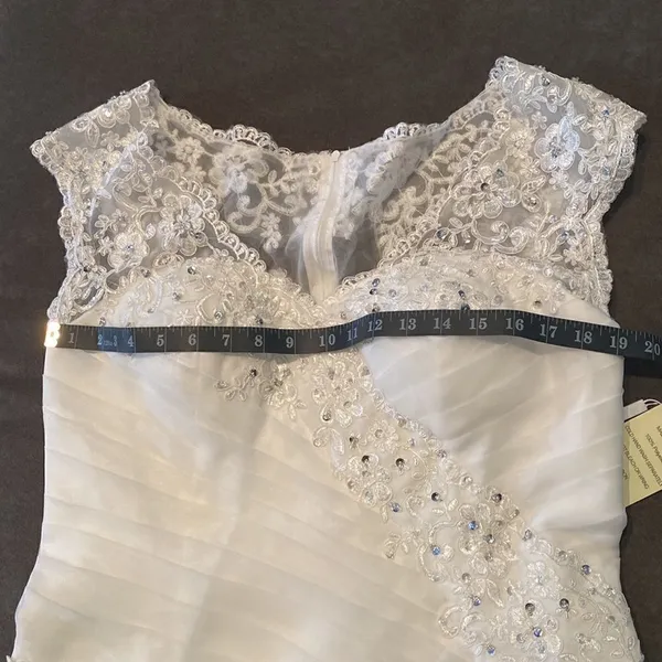 Women’s Wedding Dress Mermaid Fit Zip Up Back Small Train Size 14 NWT - Image 12