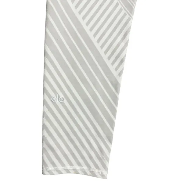 Alo Yoga High-Waist Crop Leggings, White & Grey Chevron Stripe Print, Size S - Image 4