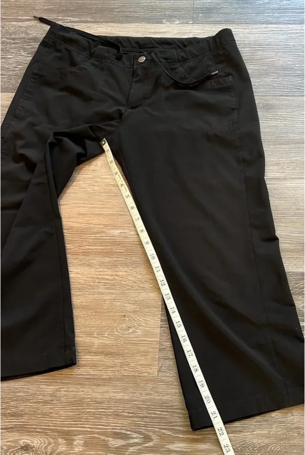 Patagonia Black Capri Pants - Image 4