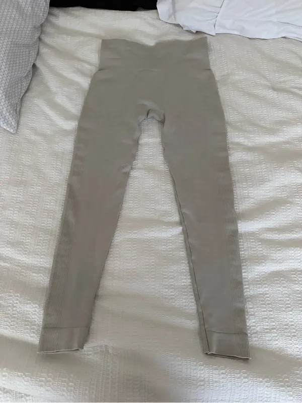 SET Active Women's Leggings in Taupe Gray - Image 4