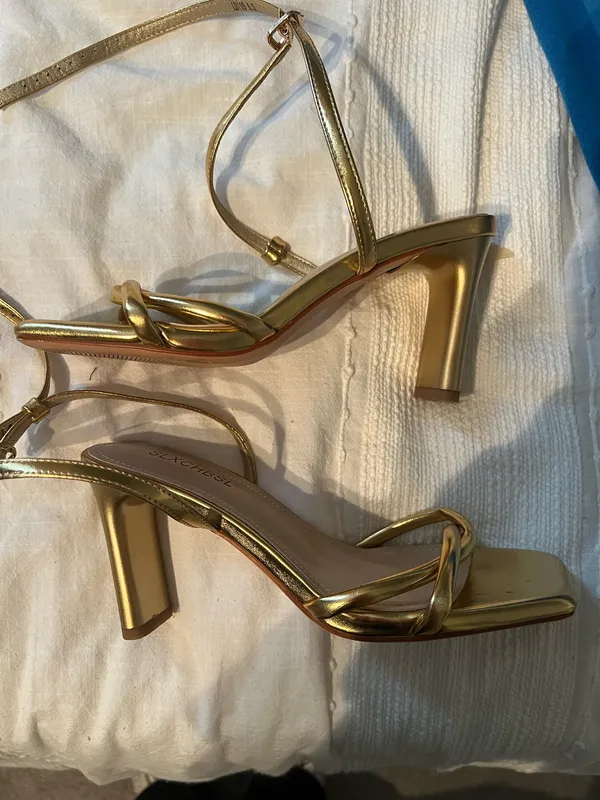 good heels Gold Size 6.5 - Image 2