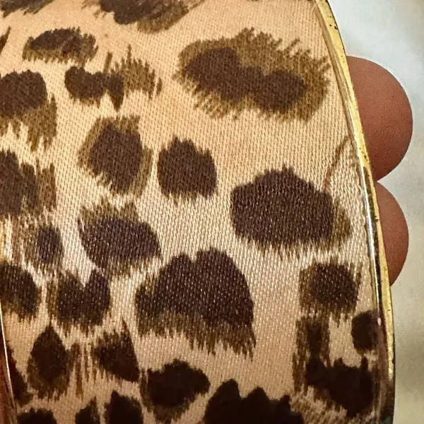 Gold tone leopard hinged bangle bracelet - Image 7