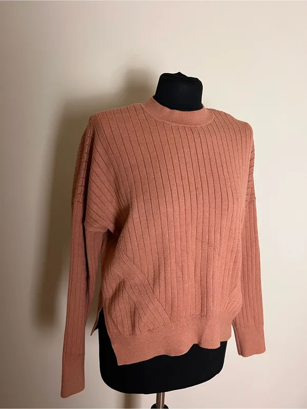 Abercrombie Ribbed Crewneck Sweater in Dusty Rose/Tan - Image 2
