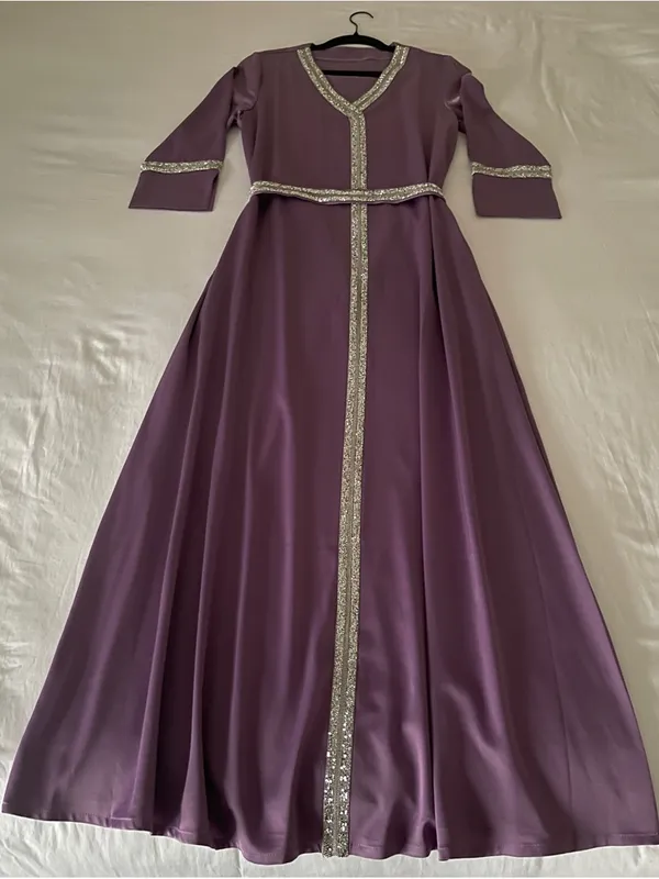 NWOT Stunning Lavender Formal Kaftan with Matching Belt Size S - Image 2