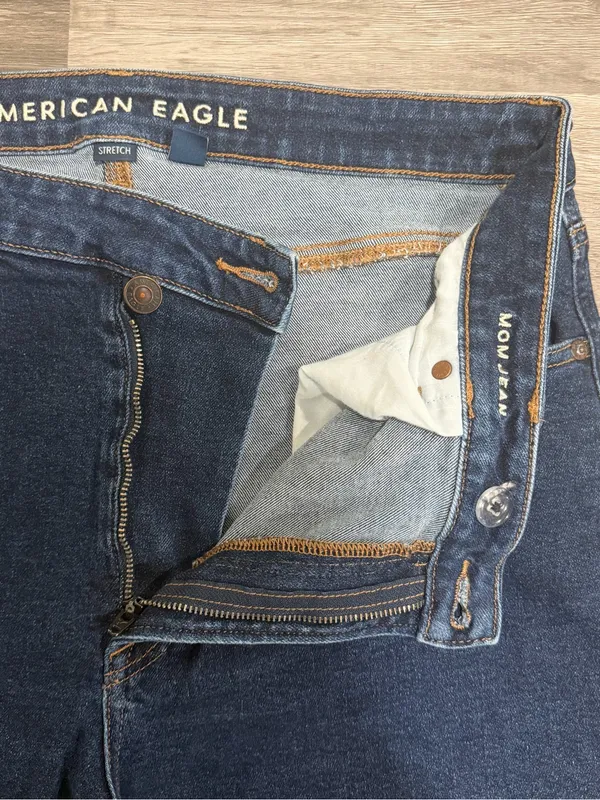 American Eagle Women’s High Rise Med Wash Blue Denim Mom Jeans Size 12 Reg - Image 3
