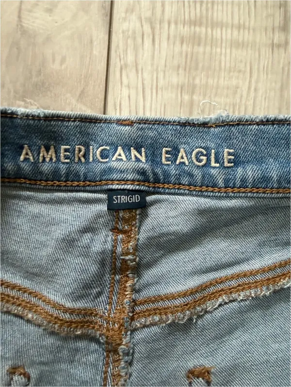 American Eagle High Waisted Cotton Light Wash Relax Fit Cuff Denim Short size 10 - Image 7