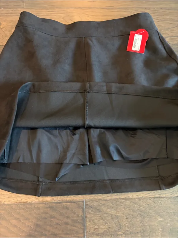 New With Tags Spanx Faux Suede Mini Skirt via it’s built in shorts Sz M - Image 7