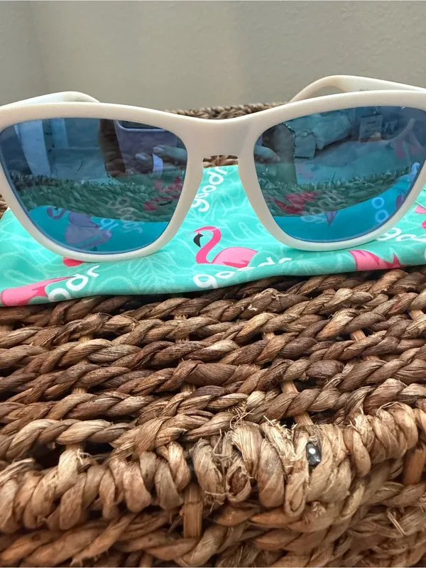 goodr OG Polarized Sunglasses Iced By Yetis Matte White Frame Blue Mirrored - Image 4