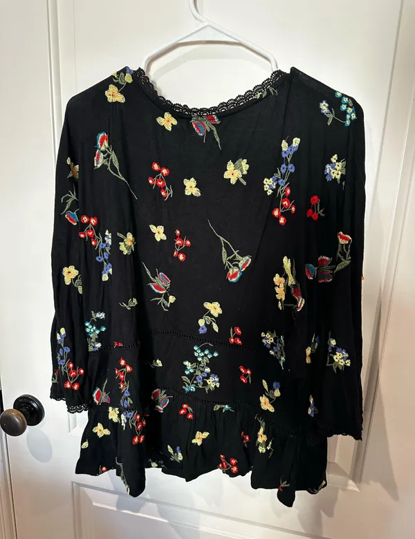 Anthropologie Top long sleeve - Image 2