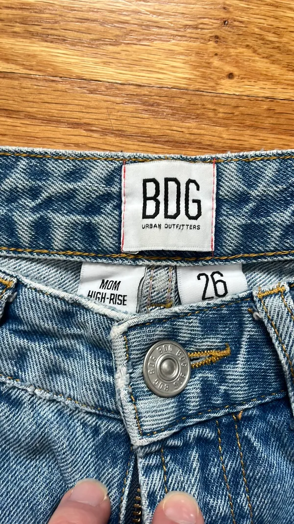 BDG Jeans Mom High-Rise Urban Outfitters - Image 3