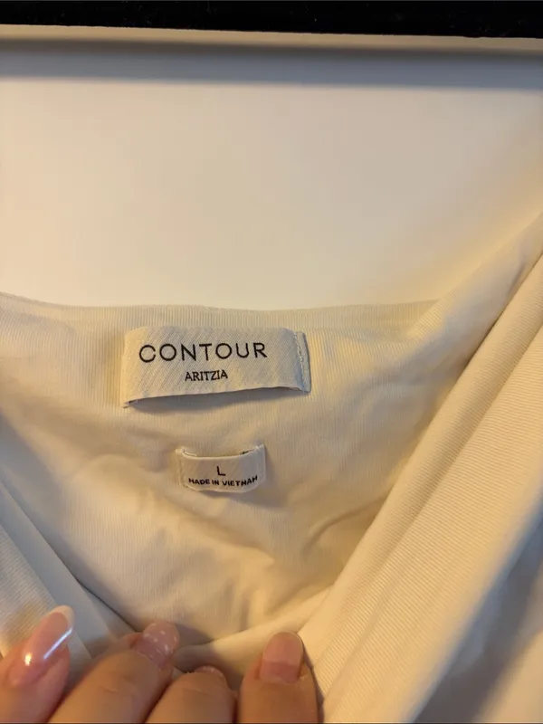 Aritzia Crop top - Image 3