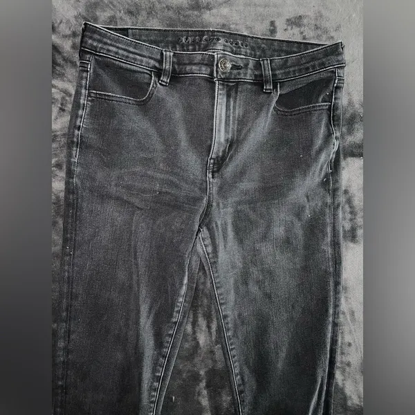 American Eagle High-Waisted Jegging in Black Size 10 Long - Image 8