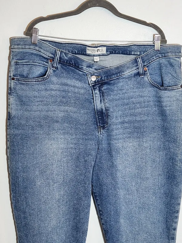 Abercrombie & Fitch Crisscross High Rise Skinny Ankle Jeans Size 24 Long/37 - Image 3