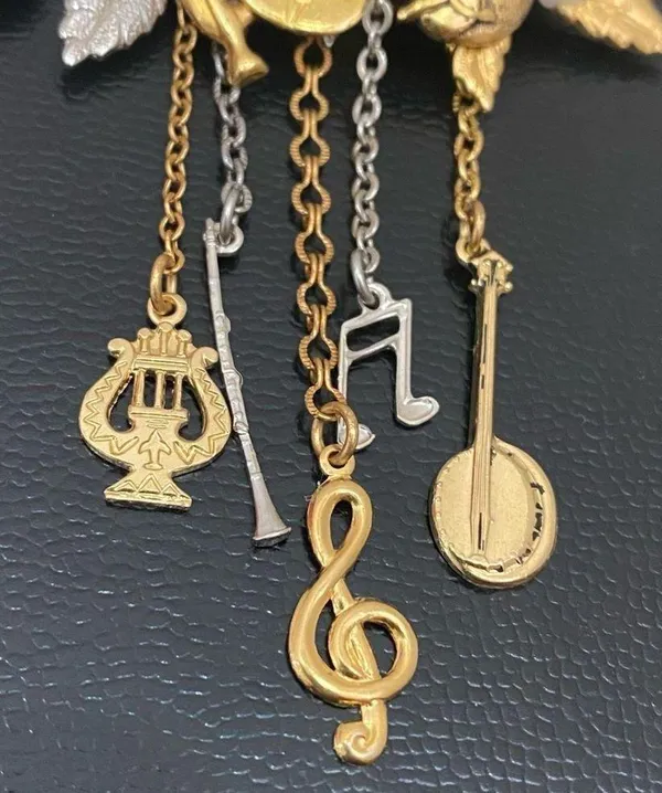 Vintage Musical Instruments Music Theme 3D Brooch 36.6g - Image 11