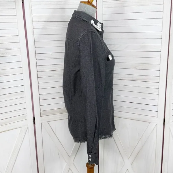 True Freedom Lace Trim Raw Edge Denim Button Up Shirt‎ Gray Black Small - Image 3