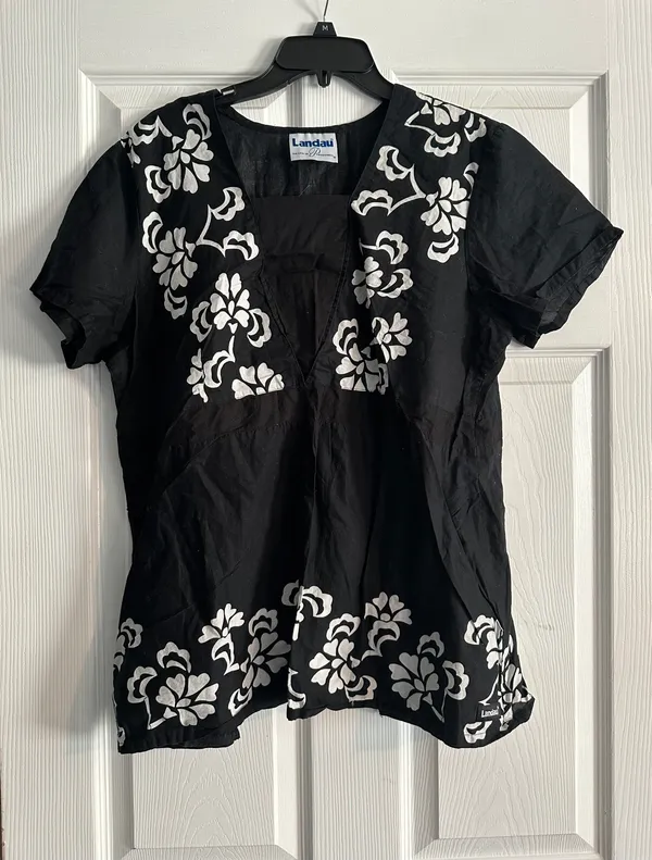 Landau short sleeve top is a size Medium. - Image 6