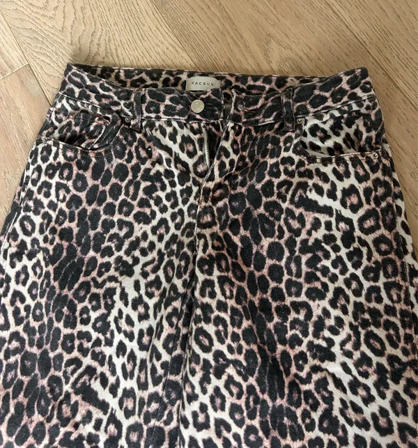 Pacsun cheetah print jeans - Image 3