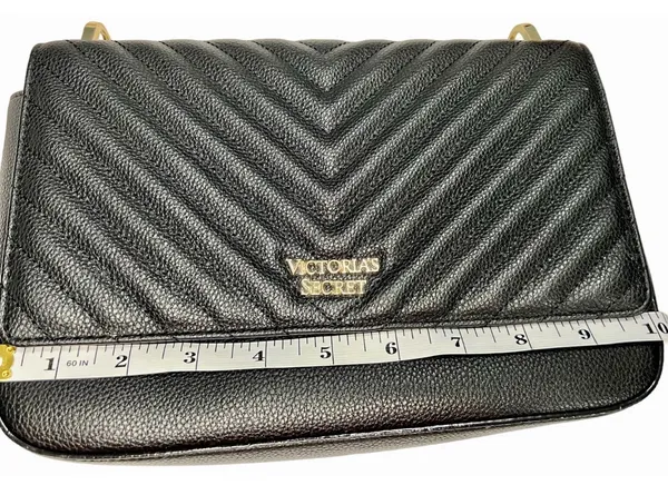 Victoria's Secret Pebbled V-Quilt Shoulder Bag Crossbody Purse Black Pre-Loved - Image 4