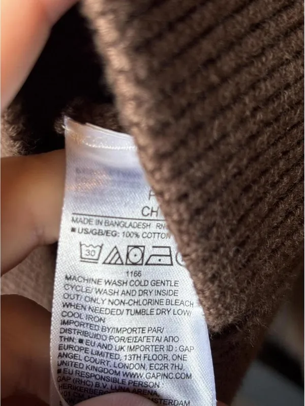 Gap brown classic crewneck sweater features a soft knit design - Image 3