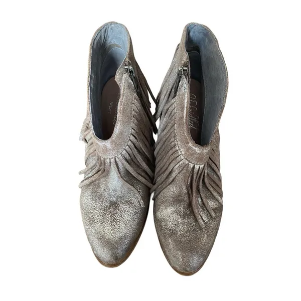 Ariat Unbridled Layla Fringe Ankle Boot in Metallic Taupe Brown size 7 - Image 6