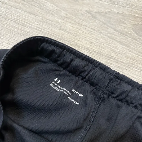 •UNDER ARMOUR•  SHORTS - Image 4
