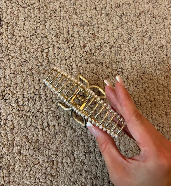 Amazon Butterfly gold pearl claw clip - Image 3