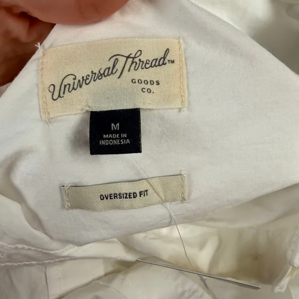 Universal Threads Button Up Shirt Women's Medium White Oversized Long Sleeve NWT - Image 3
