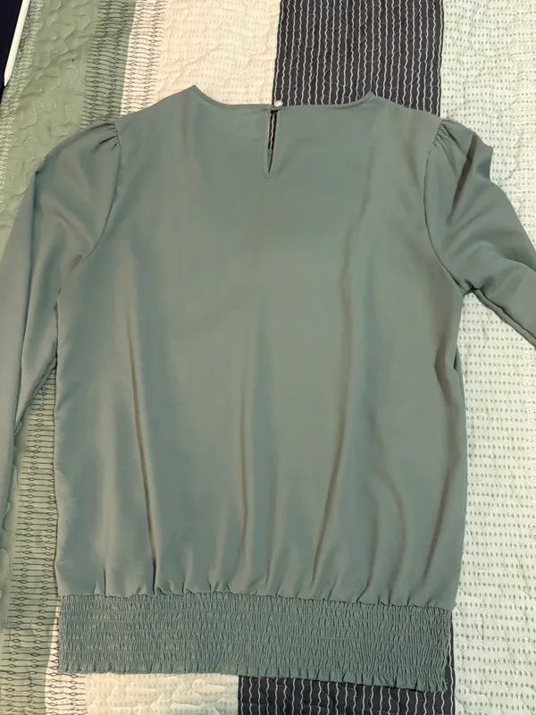 EUC  smocked band top mint green medium - Image 2