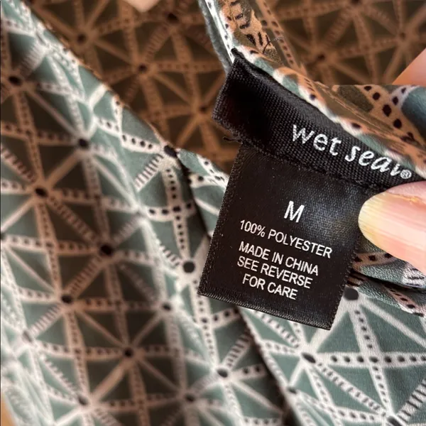 FINAL MARKDOWN Wet seal Geometric Patterned Green Women's Top medium - Image 4