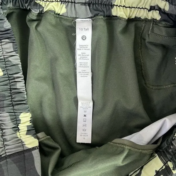 Lululemon hotty hot heritage 365 camo crispin green multi/olive camo Sz 10 Tall - Image 6