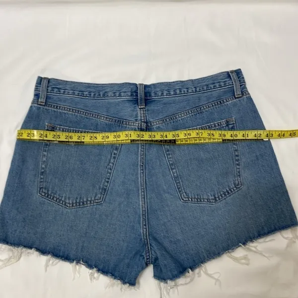 Uniqlo ,Women’s,Blue,Distressed,Short Jeans.Size-10 - Image 4