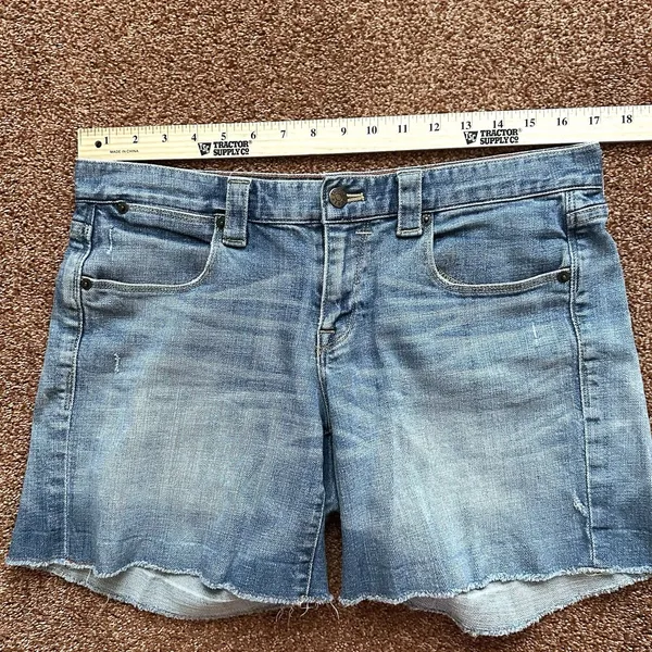 J. Crew Denim Stretch Shorts Womens 6 Distressed Raw Hem Preppy Stretch Grunge - Image 6