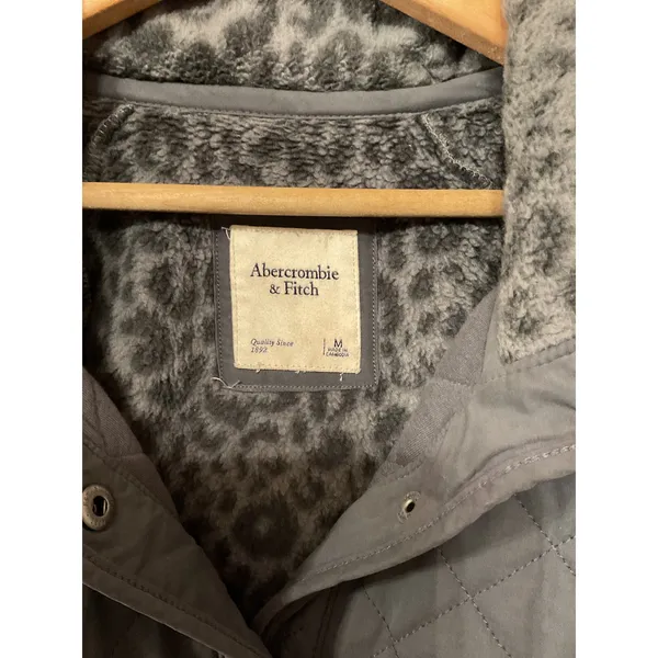 Abercrombie & Fitch Charcoal Gray Quilted Leopard Snap Button Fleece, M - Image 7