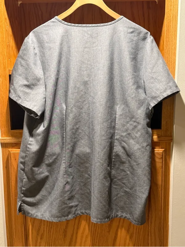 FIGS Catarina One-Pocket Scrub and Livingston Basic Scrub Pants set in Graphite - Image 5