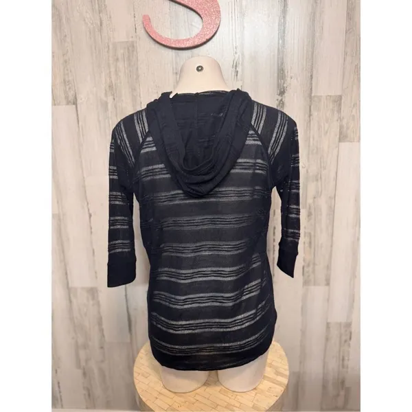 Hollister woman’s Lightweight hooded pullover with 3/4 sleeves size XSMALL - Image 7