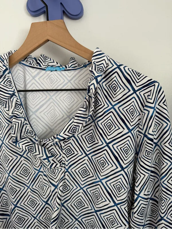 Aritzia J.Mclaughlin Medium Geometric 3/4 Sleeve Blouse Catalina Cloth Blue White Office - Image 2