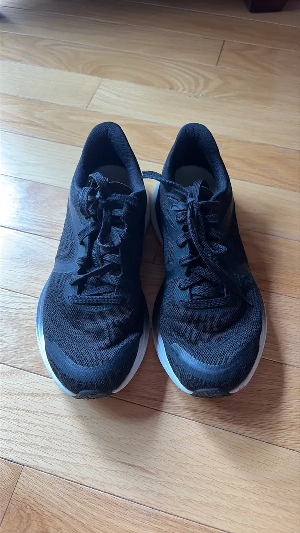 Lululemon Running Sneakers Black - Image 4